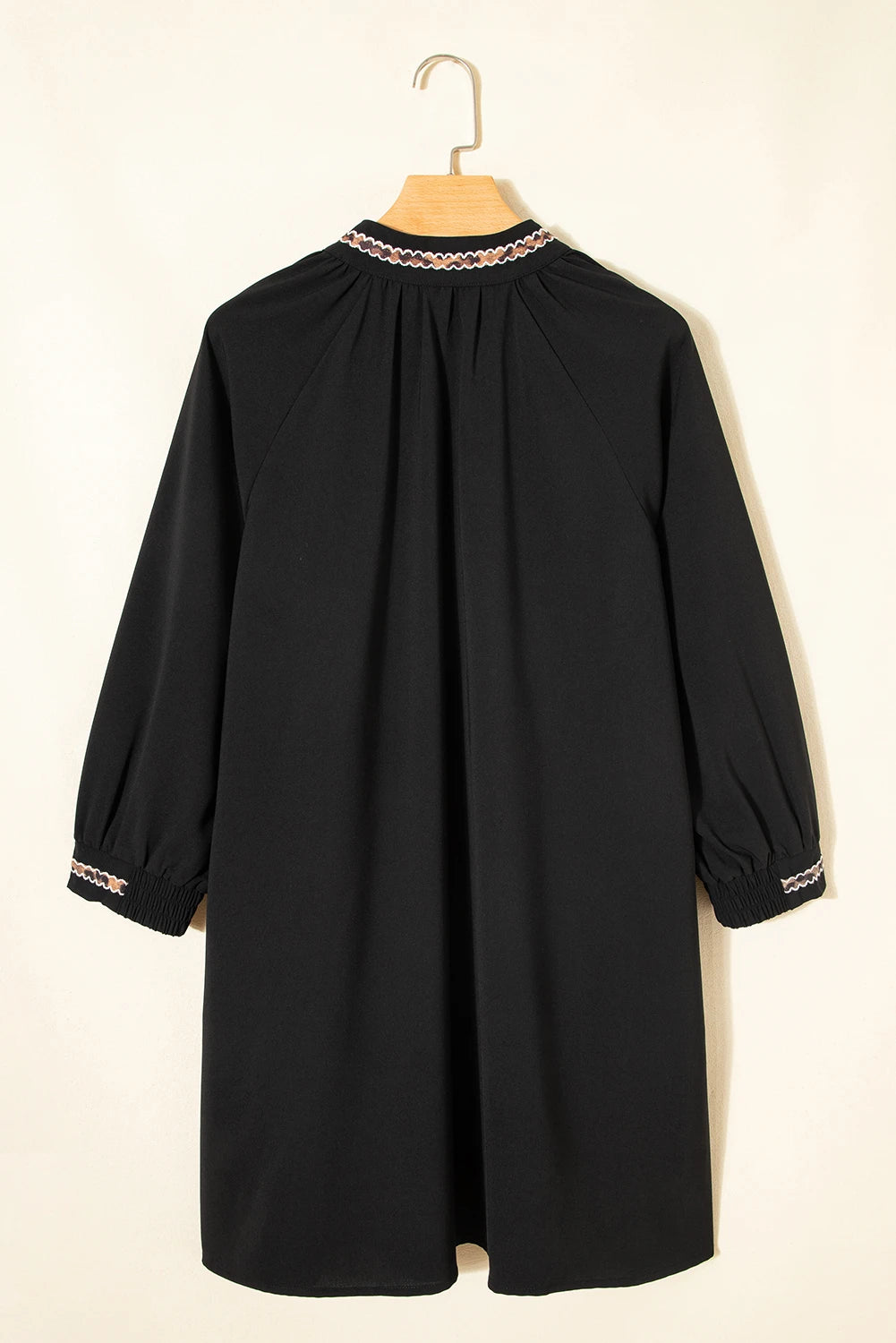 Black Contrast Trim V Neck Bracelet Sleeve Shift Mini Dress