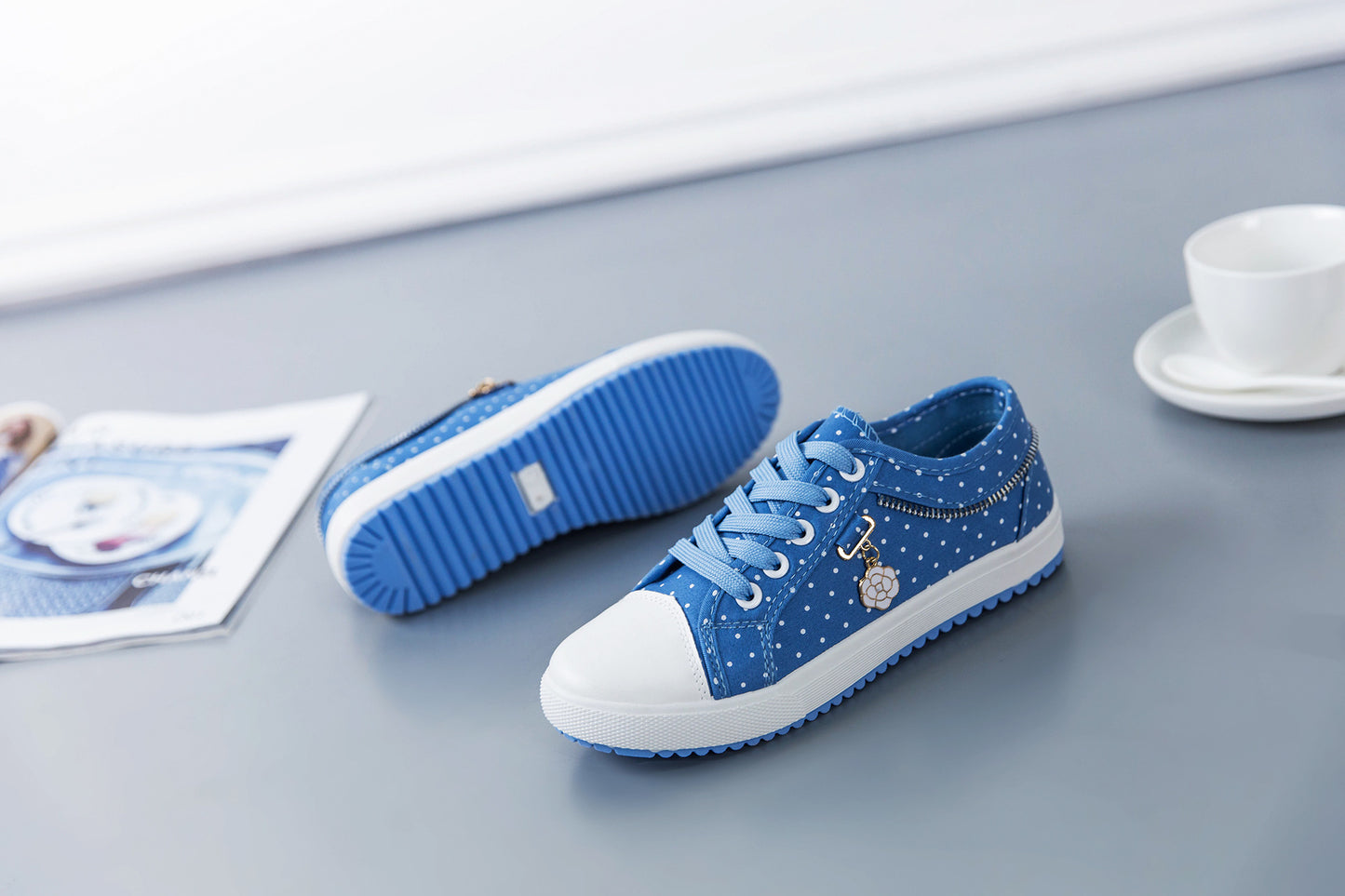 Closed Lace Splicing Flat Shoes