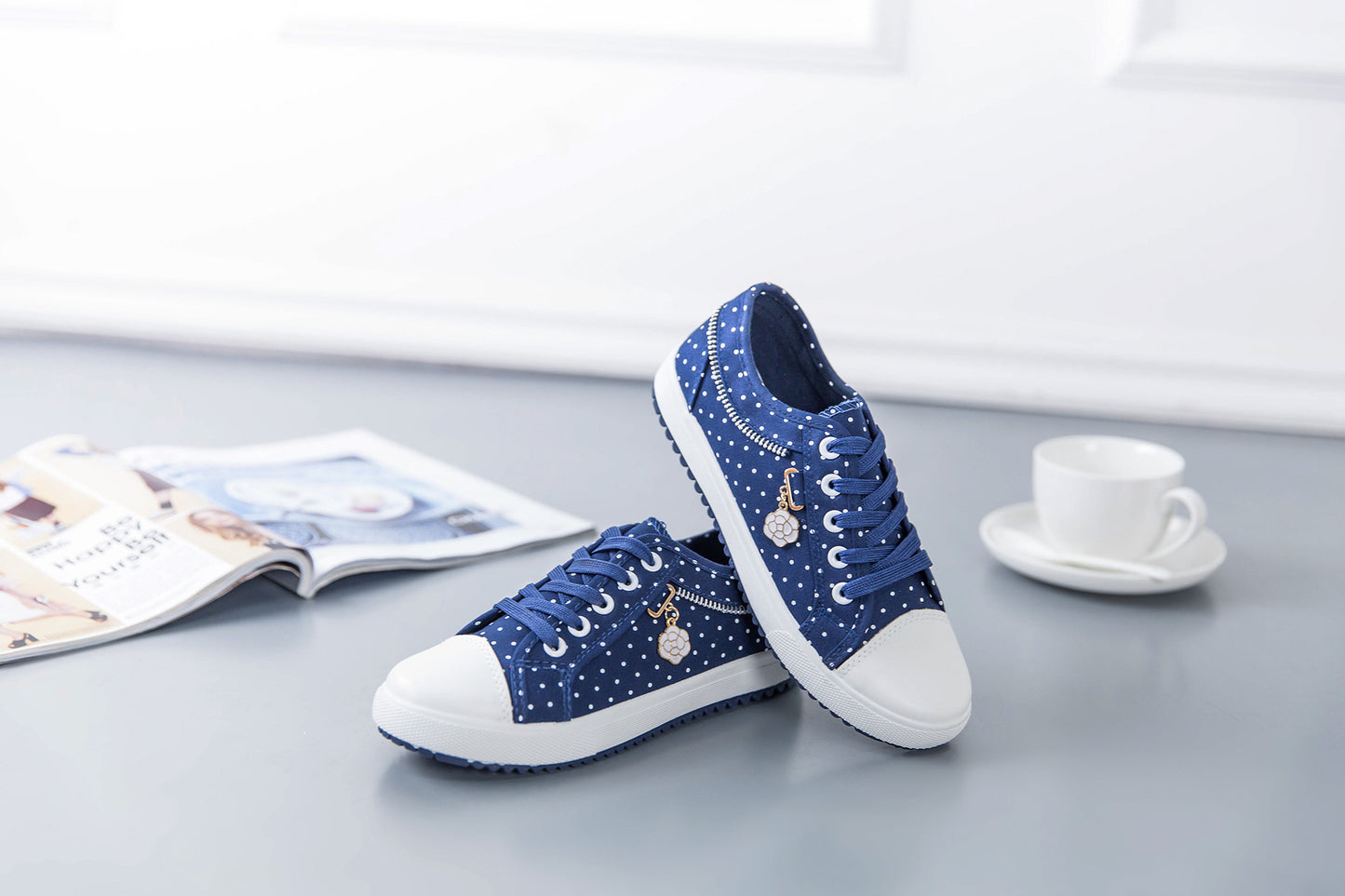 Closed Lace Splicing Flat Shoes