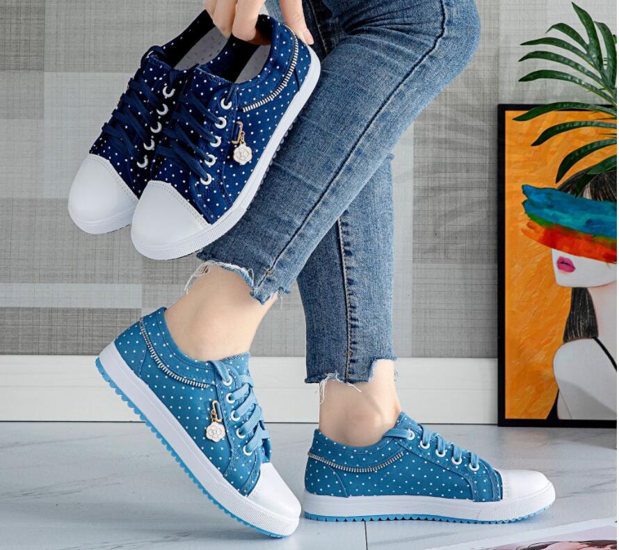 Closed Lace Splicing Flat Shoes