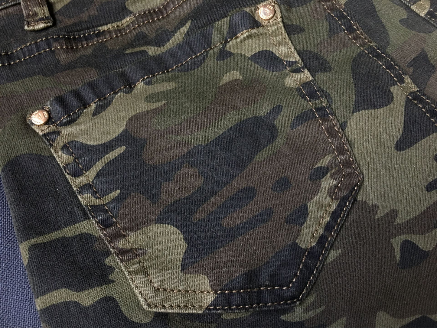 Middle Waist Elastic Slim Camouflage Pants