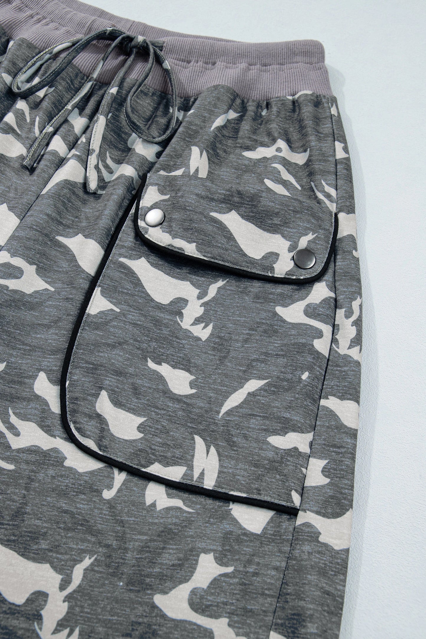 Multicolour Drawstring Contrast Waistband Camouflage Cargo Barrel Pants
